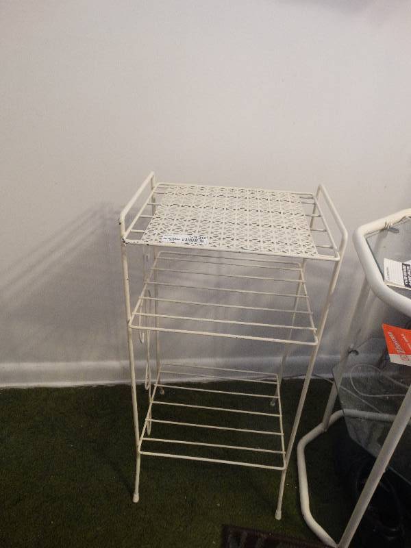 lot 5330 image: Metal stand.