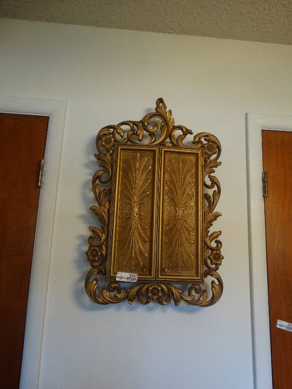 lot 5341 image: Wall jewelry box with contents.