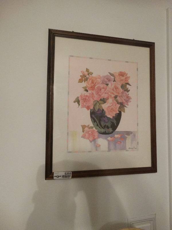 lot 5355 image: 3 Wall picture decor and a wall clock.