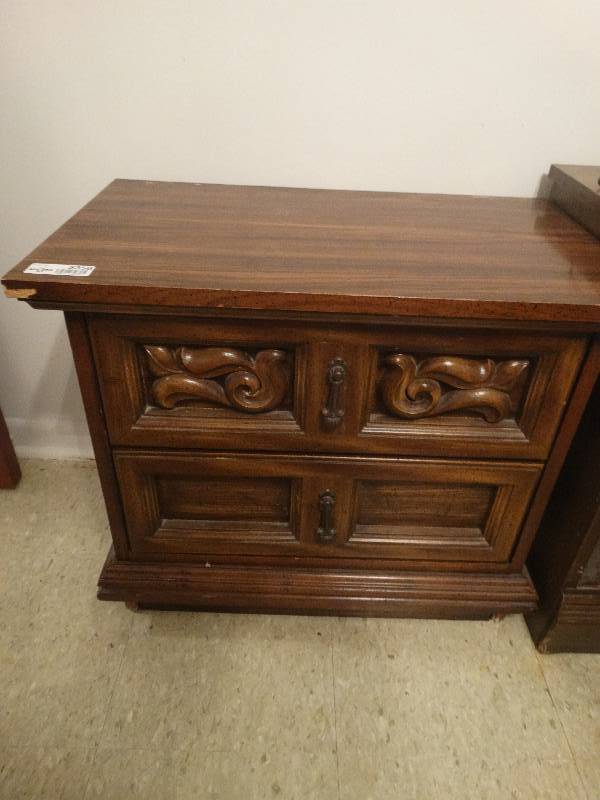 lot 5356 image: 2 Drawer night stand.