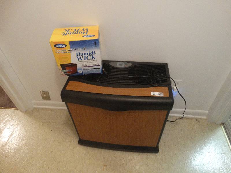 lot 5367 image: Best air humidifier with some filters.
