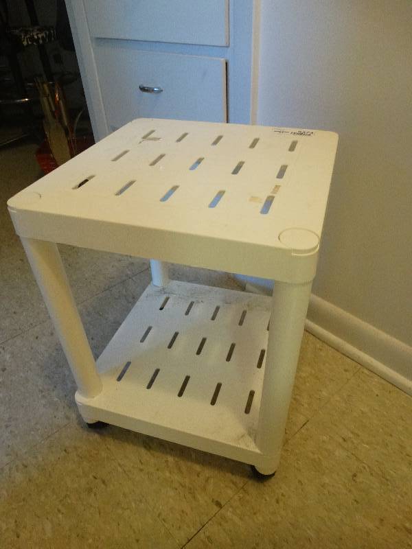 lot 5374 image: Plastic square cart with wheels.