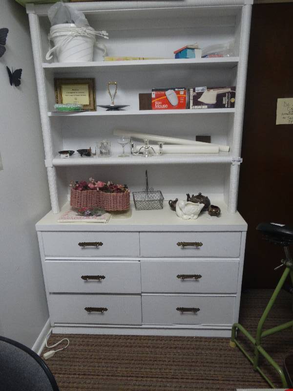 lot 5377 image: Shelf only.