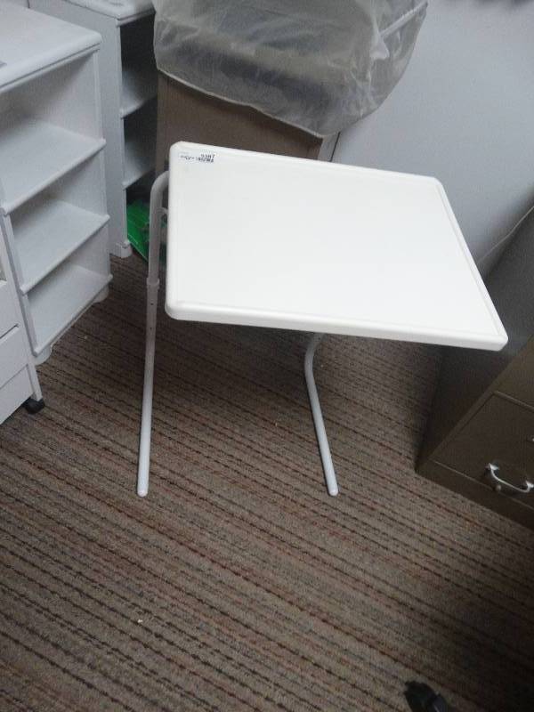lot 5387 image: desk with contents.