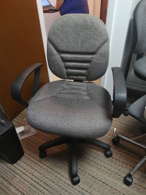 lot 5392 image: Office chair.