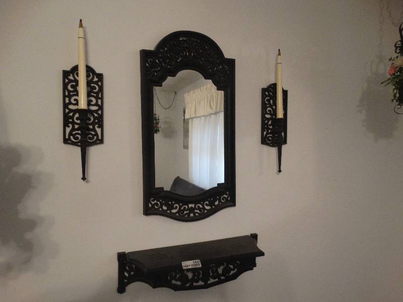 lot 5403 image: Wall decor assortment.
