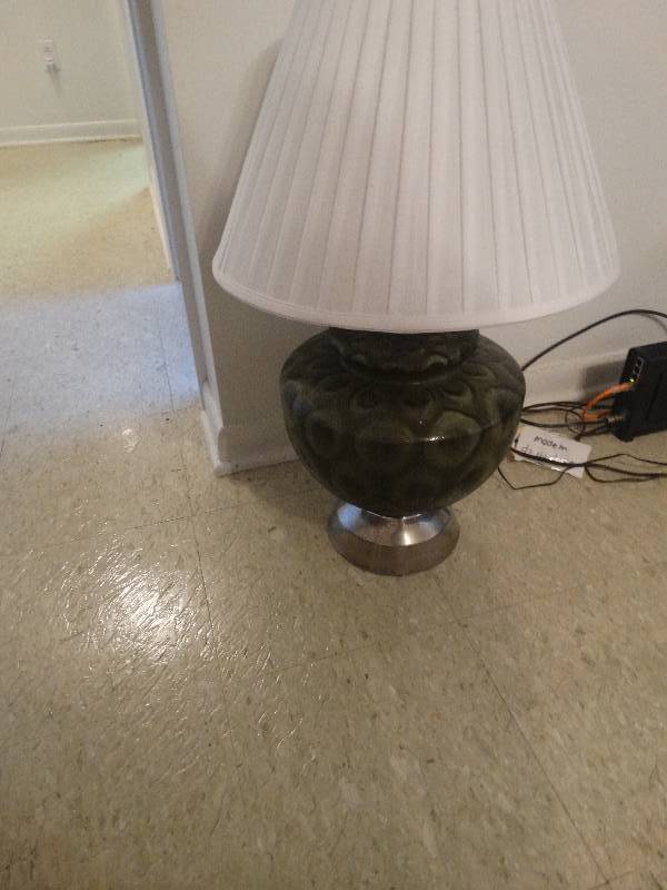 lot 5409 image: Lamp.