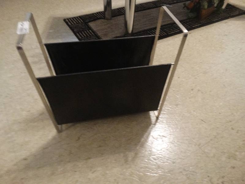 lot 5410 image: Magazine rack.