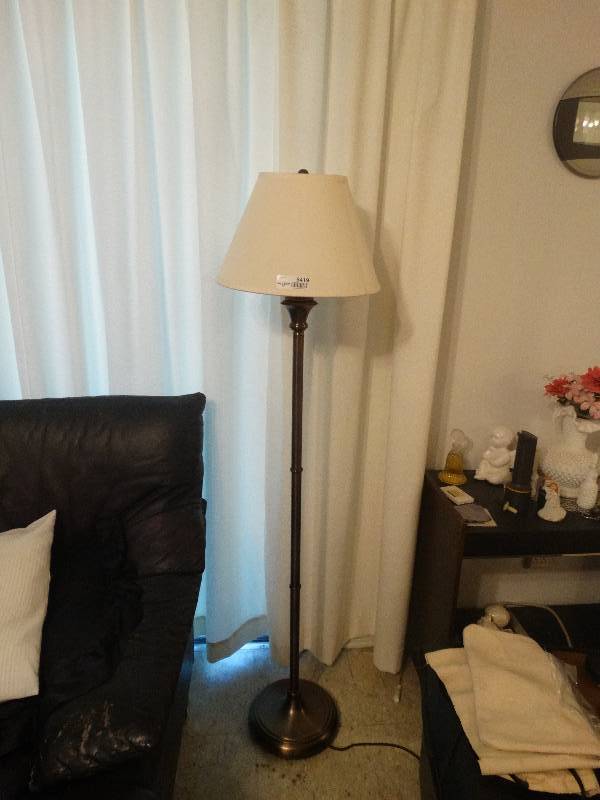 lot 5419 image: Floor lamp.