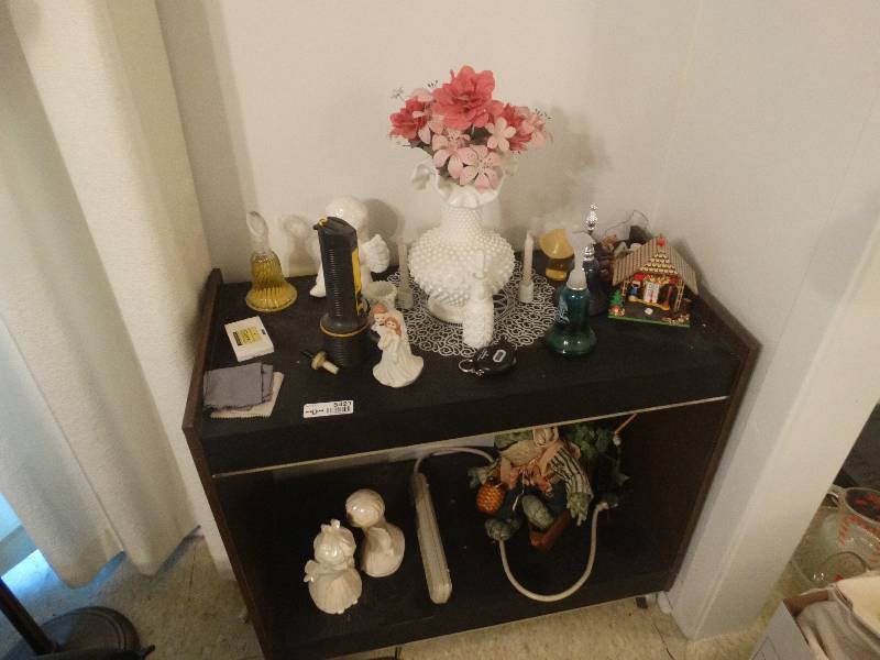 lot 5421 image: T.V. cart and contents.