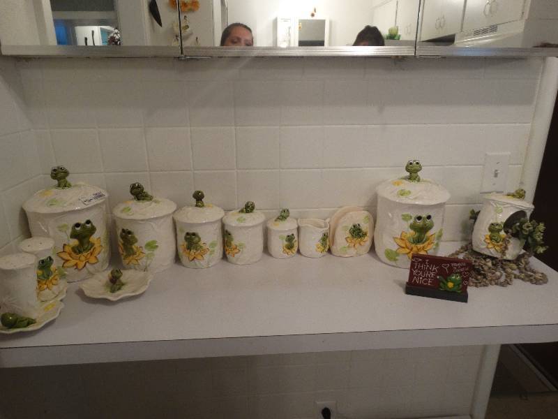 lot 5427 image: Frog set of canisters, salt and pepper shaker, napkin holder, spoon rest.