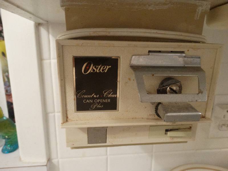lot 5430 image: Oster can opener.