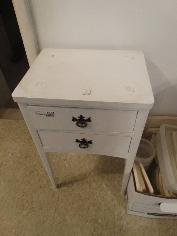 lot 5441 image: Cabinet with contents.