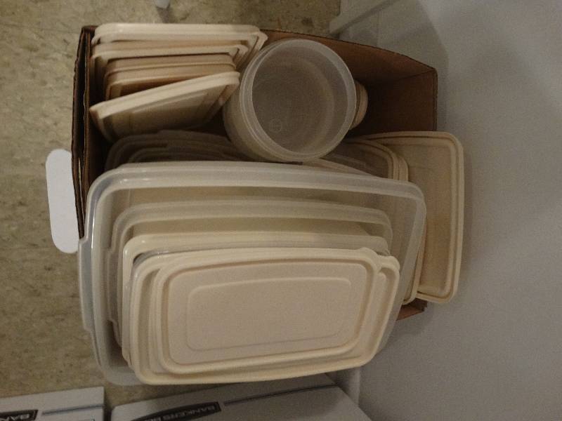lot 5442 image: Box of plastic containers with lids.