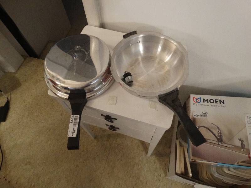 lot 5444 image: Manttra pressure cooker.