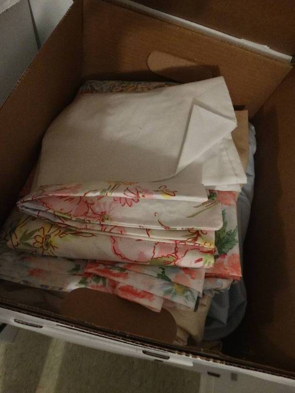 lot 5451 image: Assorted sheets and towels.