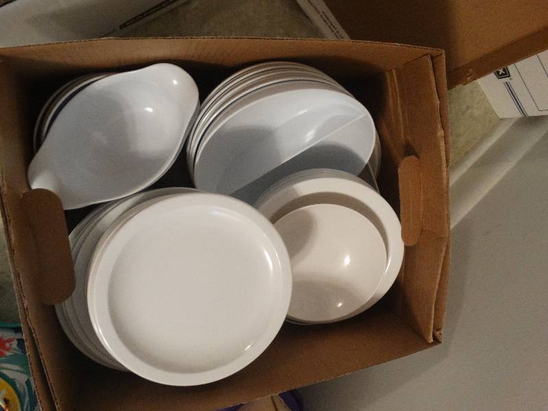 lot 5455 image: Lot of cups and plastic dishes.