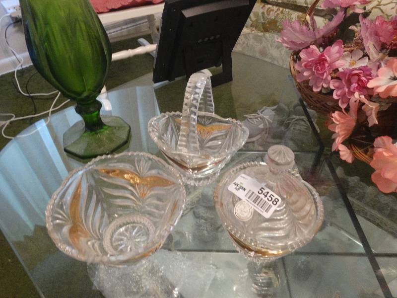 lot 5458 image: 3 Piece Crystal clear.