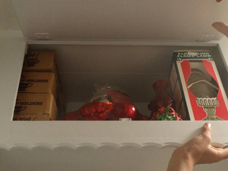 lot 5475 image: Contents of shelf.