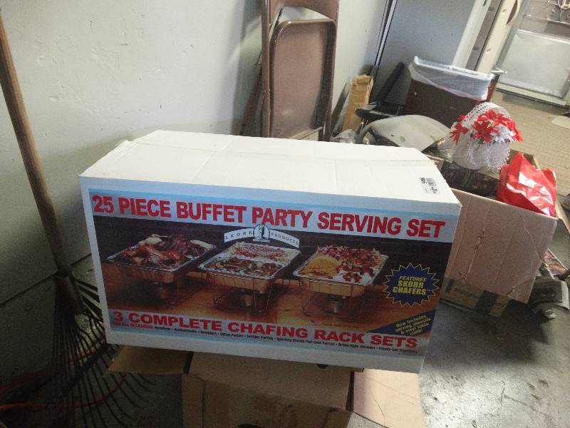 lot 5486 image: 25 Piece buffet party serving set.