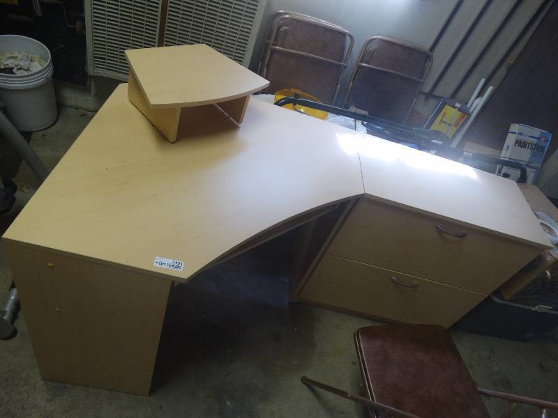 lot 5491 image: 2 Piece desk.