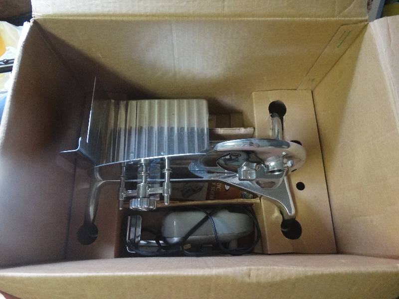 lot 5500 image: Electric home food slicer.