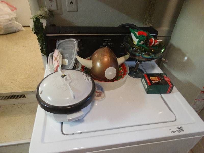 lot 5461 image: Contents on washer.