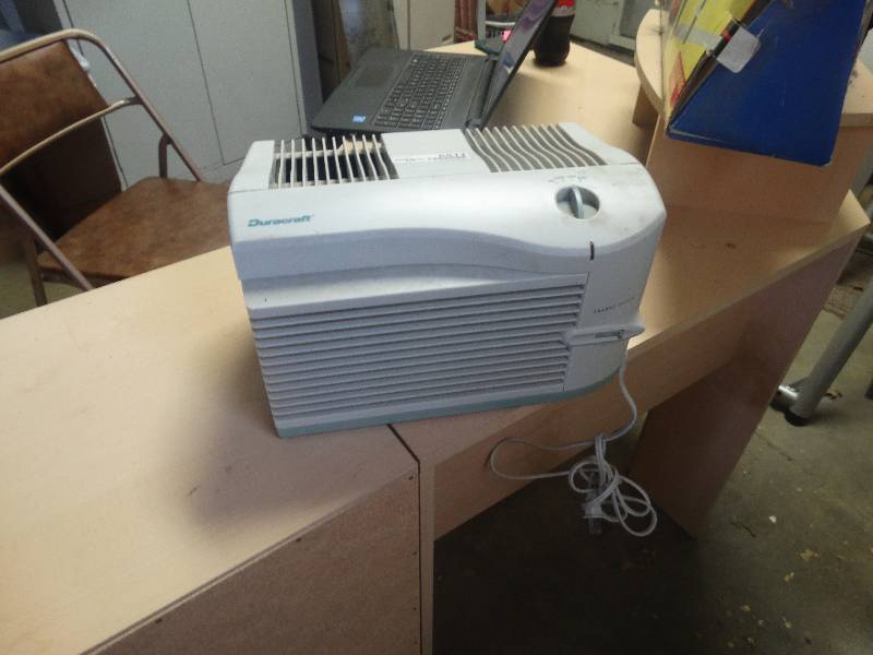 lot 5511 image: Duracraft air purifier.