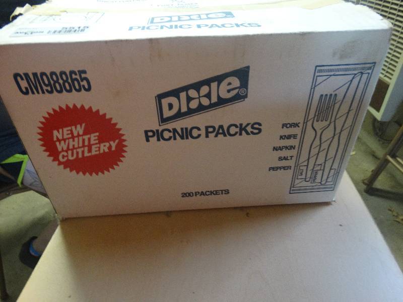 lot 5515 image: A box of picnic packs.