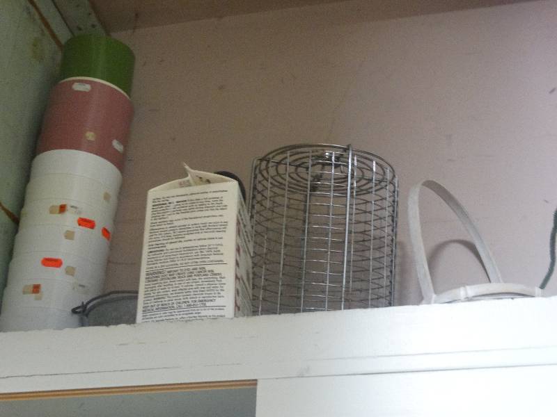 lot 5524 image: Contents of cabinet.