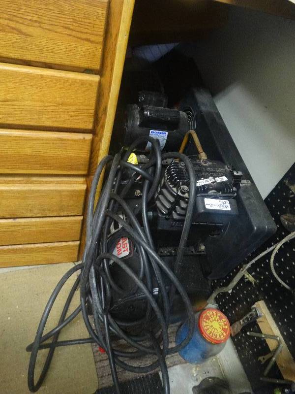 lot 5525 image: Air compressor.