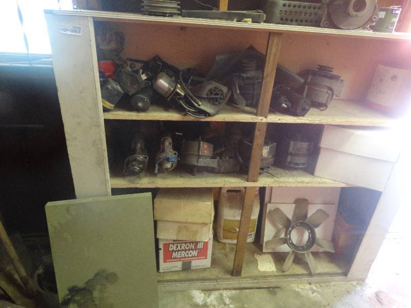 lot 5528 image: Shelf and contents.