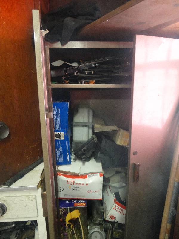 lot 5529 image: Metal cabinet and contents.