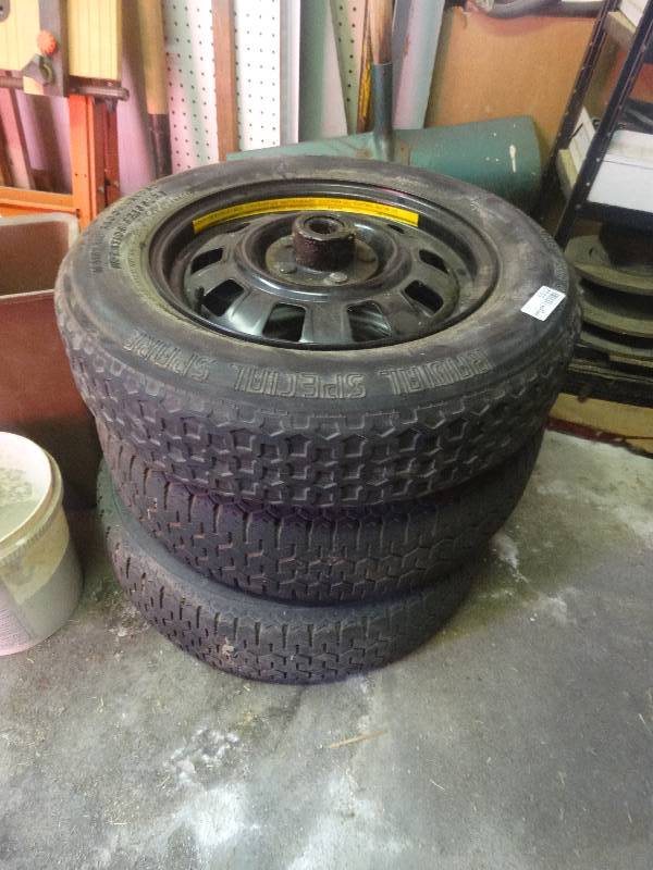 lot 5532 image: 3 Tires.
