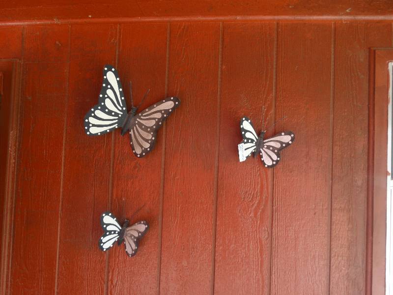 lot 5539 image: 3 Hanging butterflies.