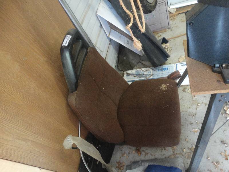 lot 5549 image: Car seat and tarps.