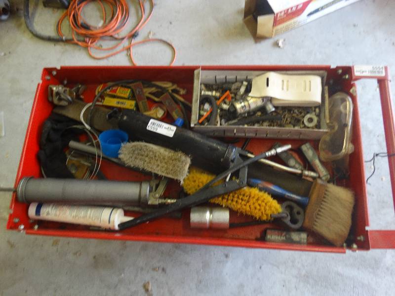 lot 5553 image: Contents of cart the cart is not included.