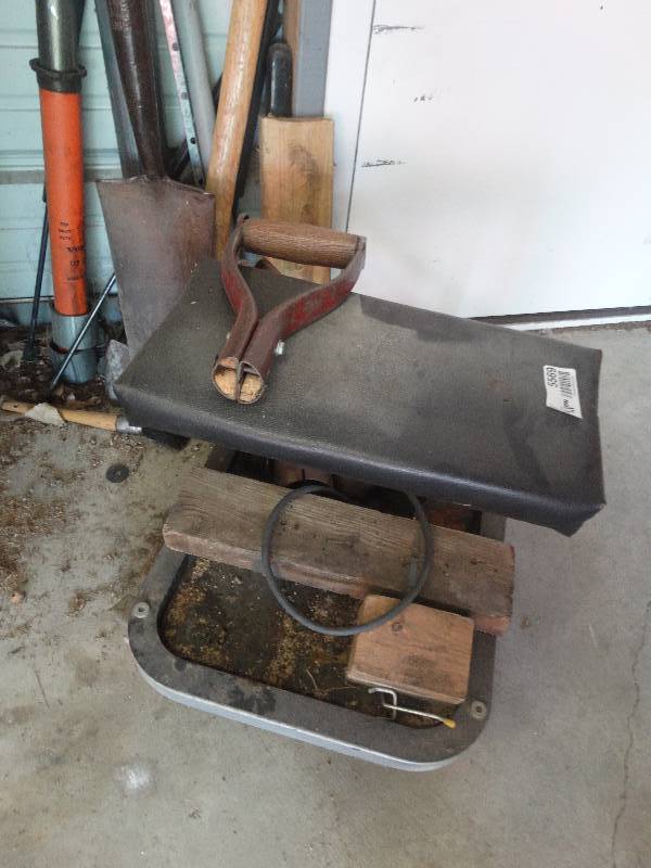 lot 5569 image: Creeper stool.