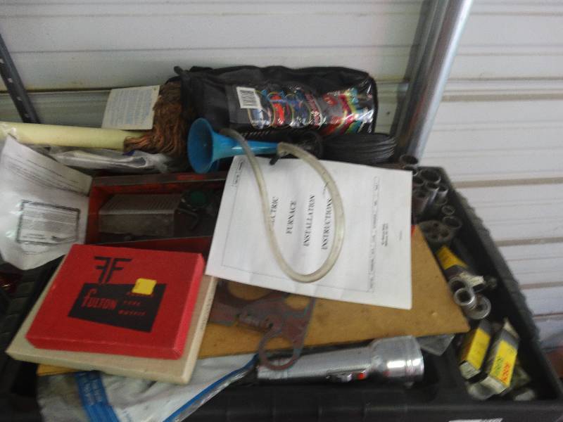 lot 5570 image: Contents of craftsman tool chest only.