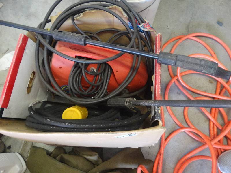 lot 5572 image: Generac power washer.