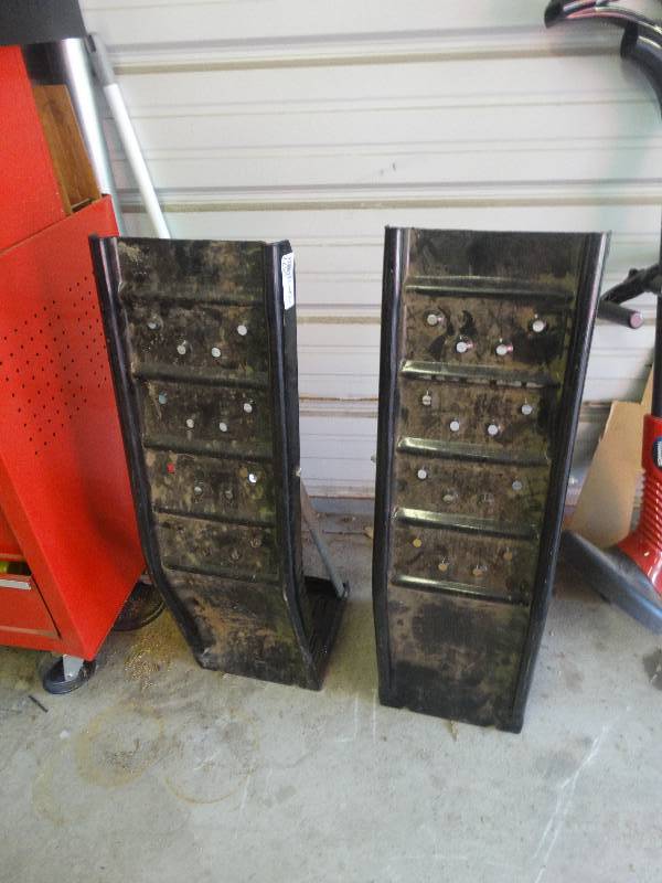 lot 5577 image: Car jacks.