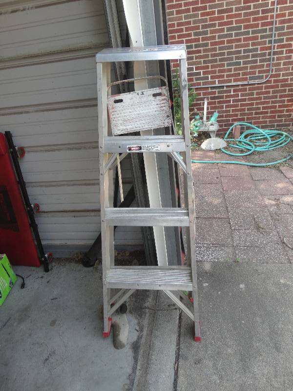 lot 5586 image: 4ft Ladder.
