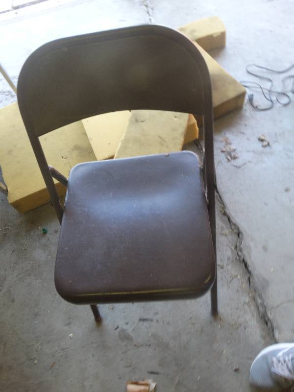 lot 5588 image: 2 Folding chairs.