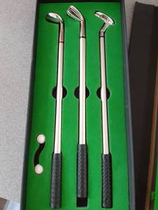 lot 40952 image: Mini Desk Golf Game