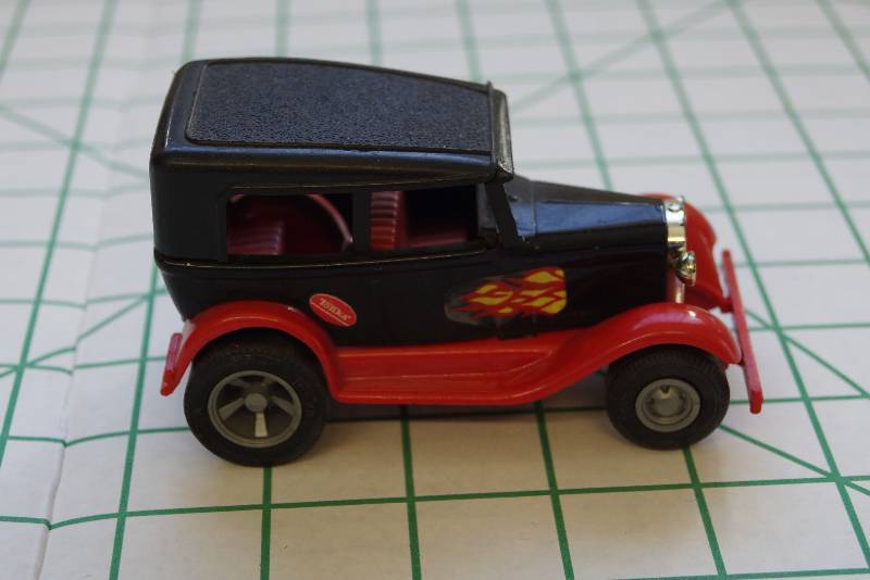 lot 394 image: VINTAGE TINY TONKA FRANTIC FLIVVER CAR #458