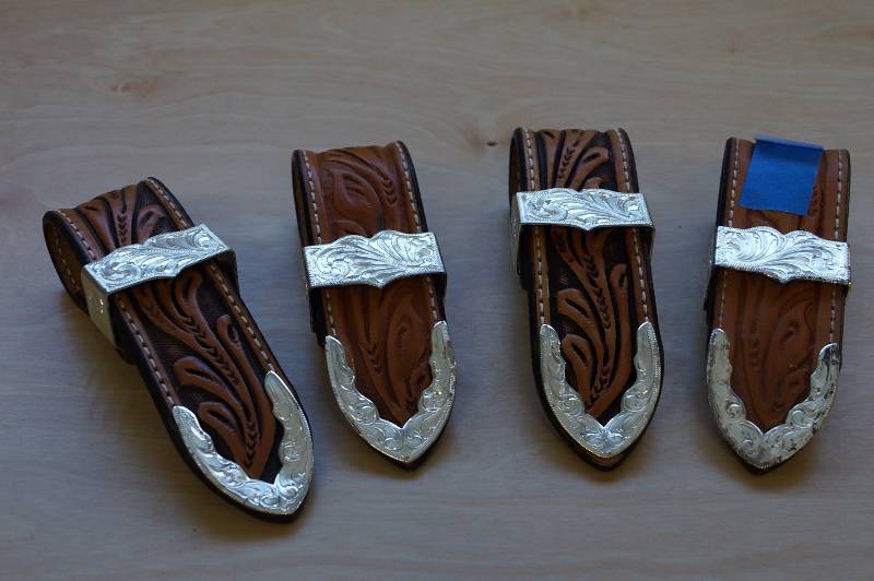 lot 420 image: 4 Western Themed Leather Napkin Holders