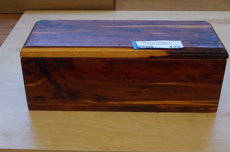 lot 426 image: Handmade Cedar Keepsake Box