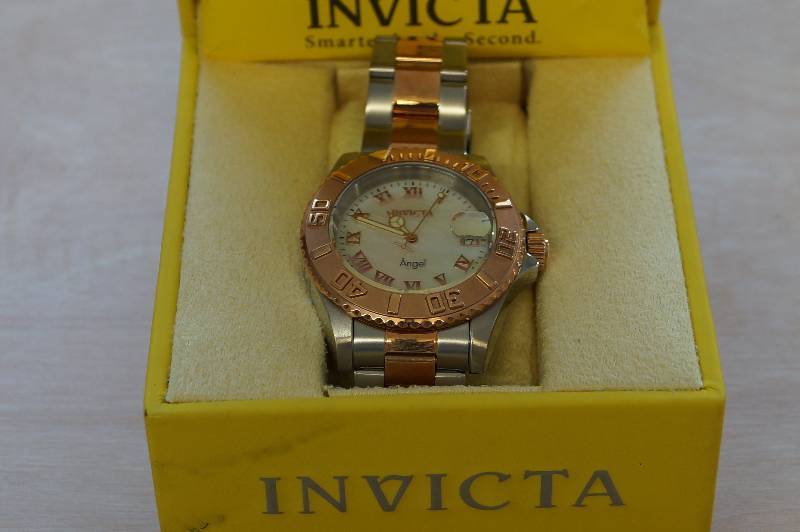 lot 412 image: Invicta Rosegold Watch