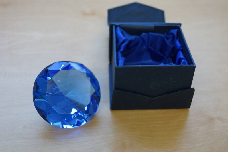 lot 417 image: Large Blue Diamond Shape Glass With Washington DC etchings