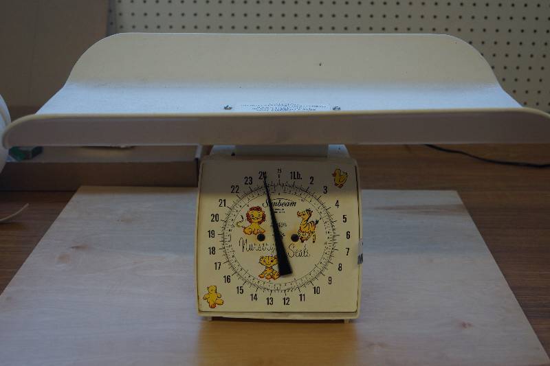 lot 431 image: Sunbeam Baby Scale- Vintage